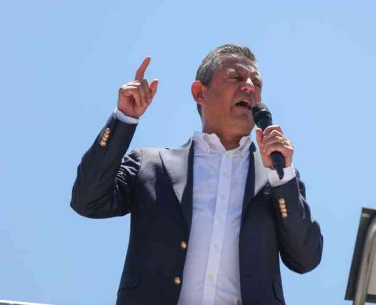 CHP lideri Özel'den kira yardımı kesilecek olan depremzedelere destek: Türkiye'nin en büyük direnişini başlatacağım CHP lideri Özel'den kira yardımı kesilecek olan depremzedelere destek: Türkiye'nin en büyük direnişini başlatacağım