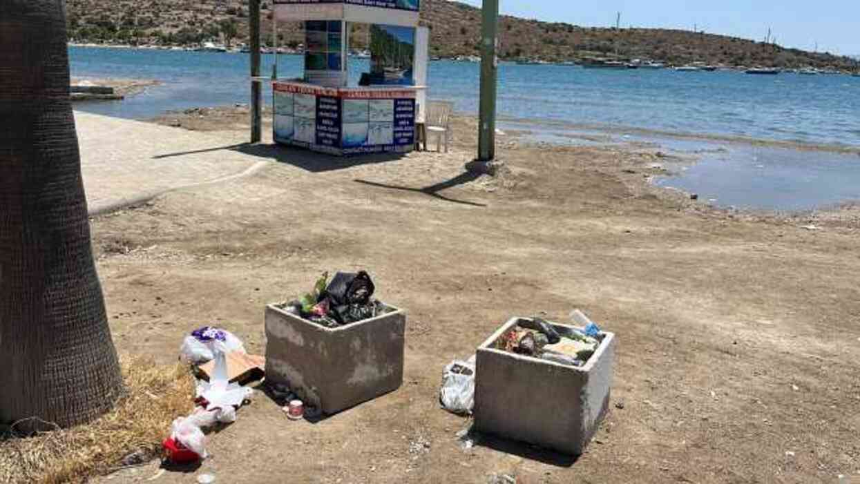 Tatilciler gitti, çöpleri kaldı! Bodrum'da 9 günde 7 bin 800 ton çöp çıktı Tatilciler gitti, çöpleri kaldı! Bodrum'da 9 günde 7 bin 800 ton çöp çıktı