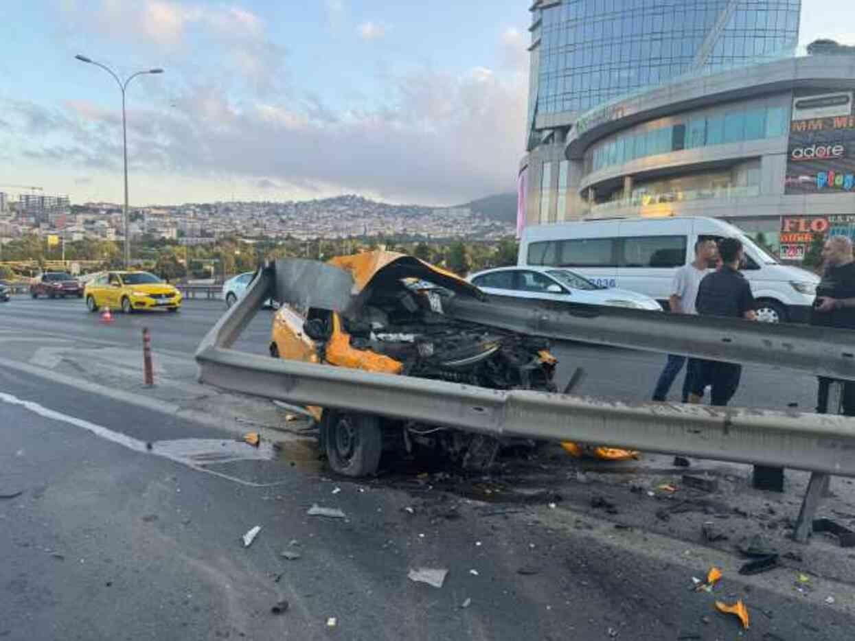 Ön camdan giren bariyer arka camdan çıktı! Feci kazada burnu bile kanamadı