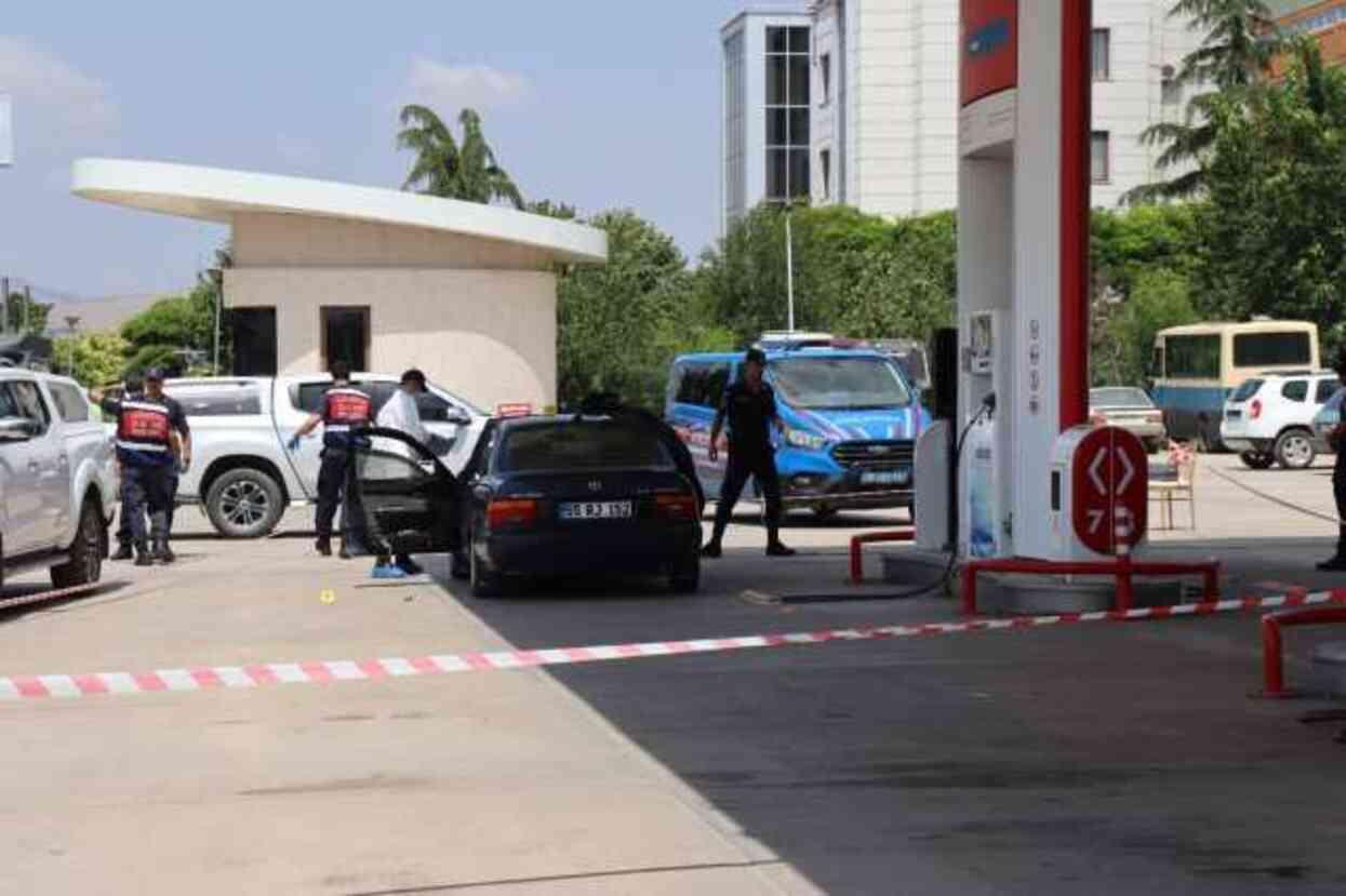 Amasya'da kayınpeder dehşeti: Damadını öldürdü, kızını yaraladı Amasya'da kayınpeder dehşeti: Damadını öldürdü, kızını yaraladı