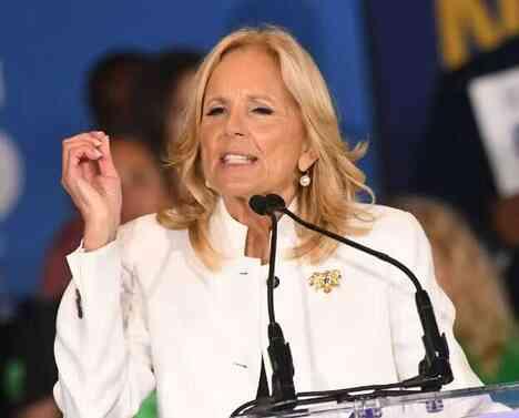 Jill Biden, kendisine kocası Biden'ın çekilmesi çağrısında bulunan Demokrat vekiller hakkında soru soran gazetecileri azarladı