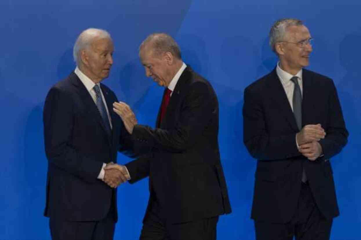 Erdoğan ve Biden'dan ayaküstü sohbet! NATO zirvesinde aile fotoğrafı