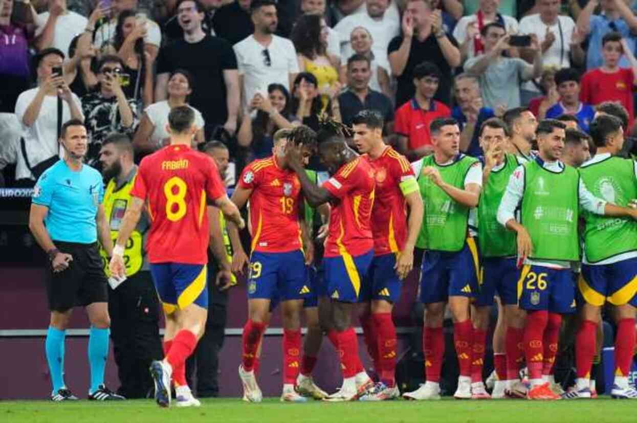 Geriye düştüğü maçta Fransa'yı 2-1 yenen İspanya, EURO 2024'te finale çıktı Geriye düştüğü maçta Fransa'yı 2-1 yenen İspanya, EURO 2024'te finale çıktı