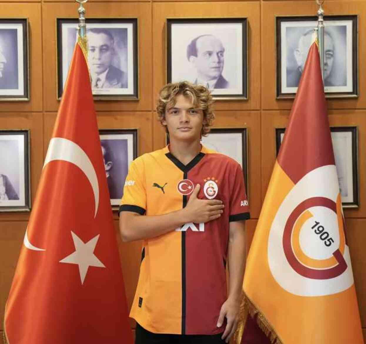 Galatasaray, Efe Akman ile 4 yıllık sözleşme imzaladı