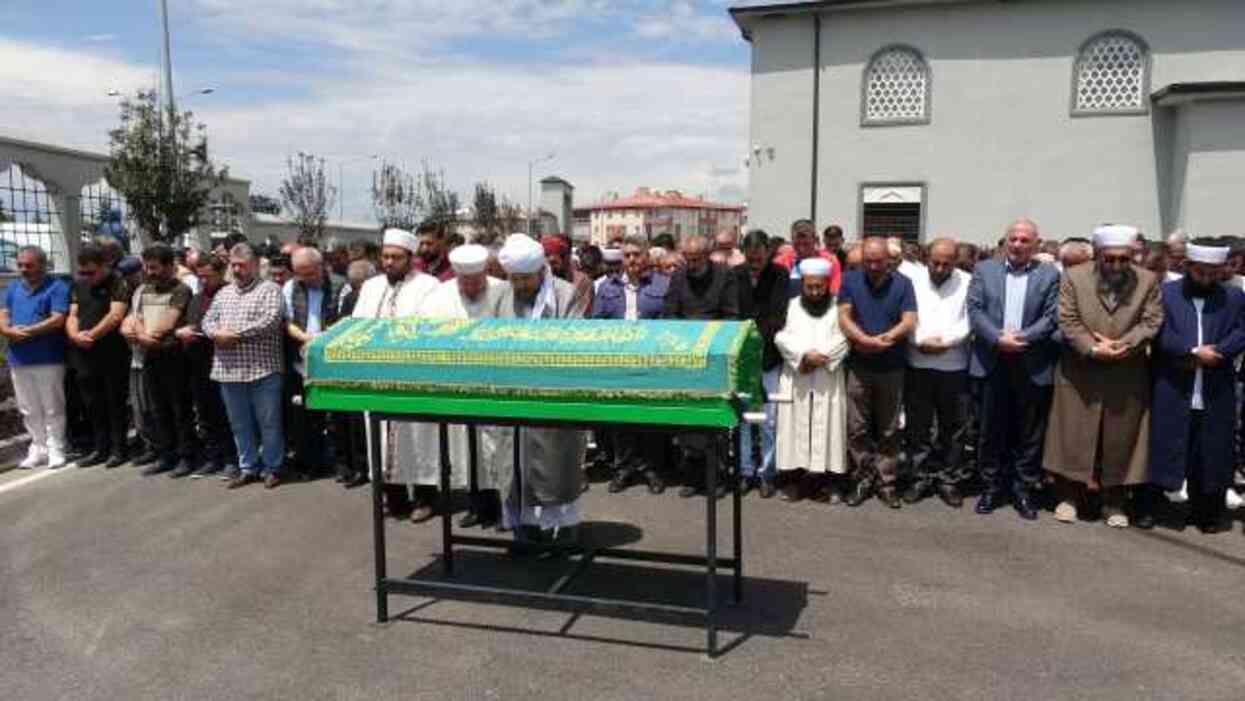 İhmal hayattan kopardı! 4 yaşındaki çocuk, devrilen kale direğinin altında can verdi İhmal hayattan kopardı! 4 yaşındaki çocuk, devrilen kale direğinin altında can verdi