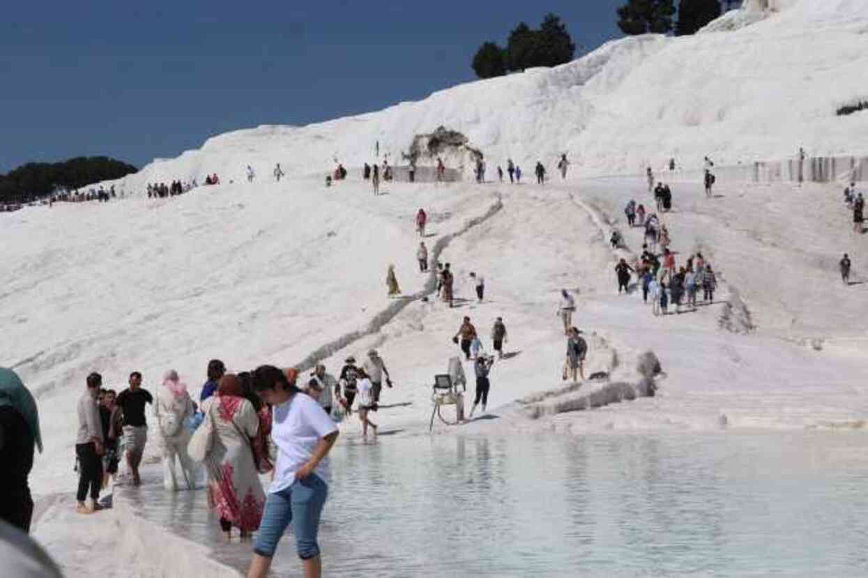 Pamukkale can çekişiyor! Su değeri azalan bölgede 'Acil' önlem alınması isteniyor Pamukkale can çekişiyor! Su değeri azalan bölgede 'Acil' önlem alınması isteniyor