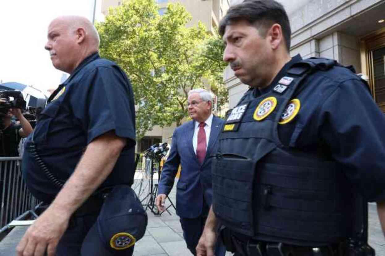 Türkiye düşmanı açıklamalarıyla tanınıyordu! ABD Senatörü Bob Menendez istifa etti