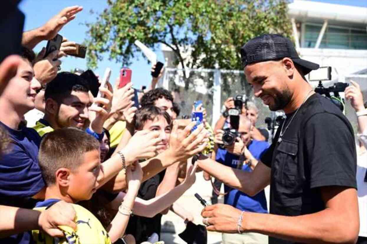 Fenerbahçe'nin yeni transferi Youssef En-Nesyri, İstanbul'a geldi! İşte ilk görüntüler