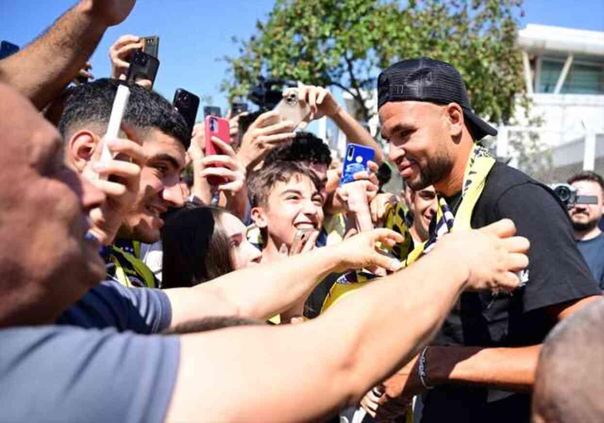 Fenerbahçe'nin yeni transferi Youssef En-Nesyri, İstanbul'a geldi! İşte ilk görüntüler