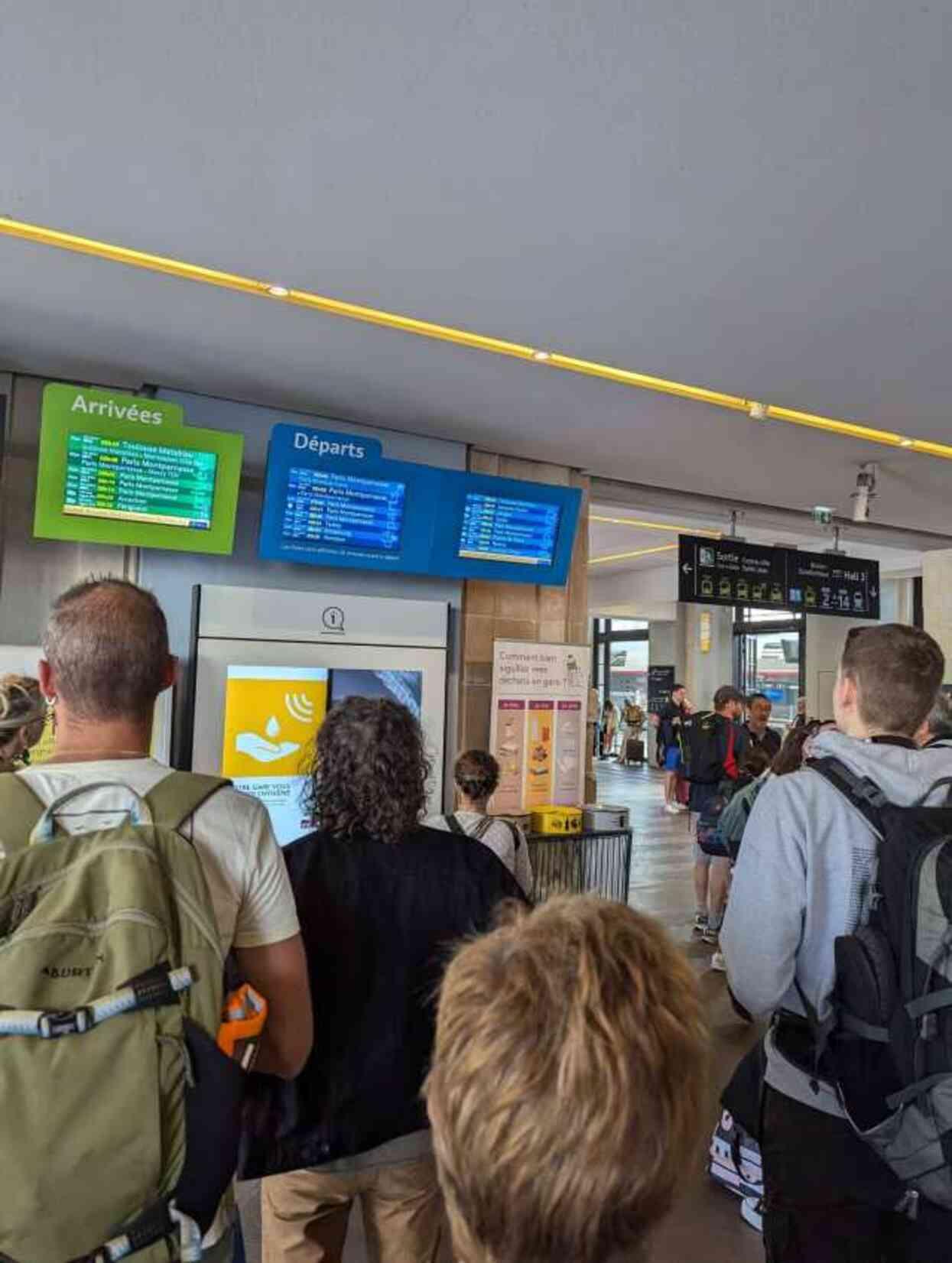 Fransa'da Olimpiyat Oyunları'nın açılışına saatler kala hızlı trenlere sabotaj