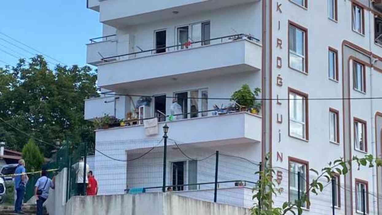 Kocaeli'de eski eş dehşet saçtı: 1 ölü, 2 yaralı Kocaeli'de eski eş dehşet saçtı: 1 ölü, 2 yaralı