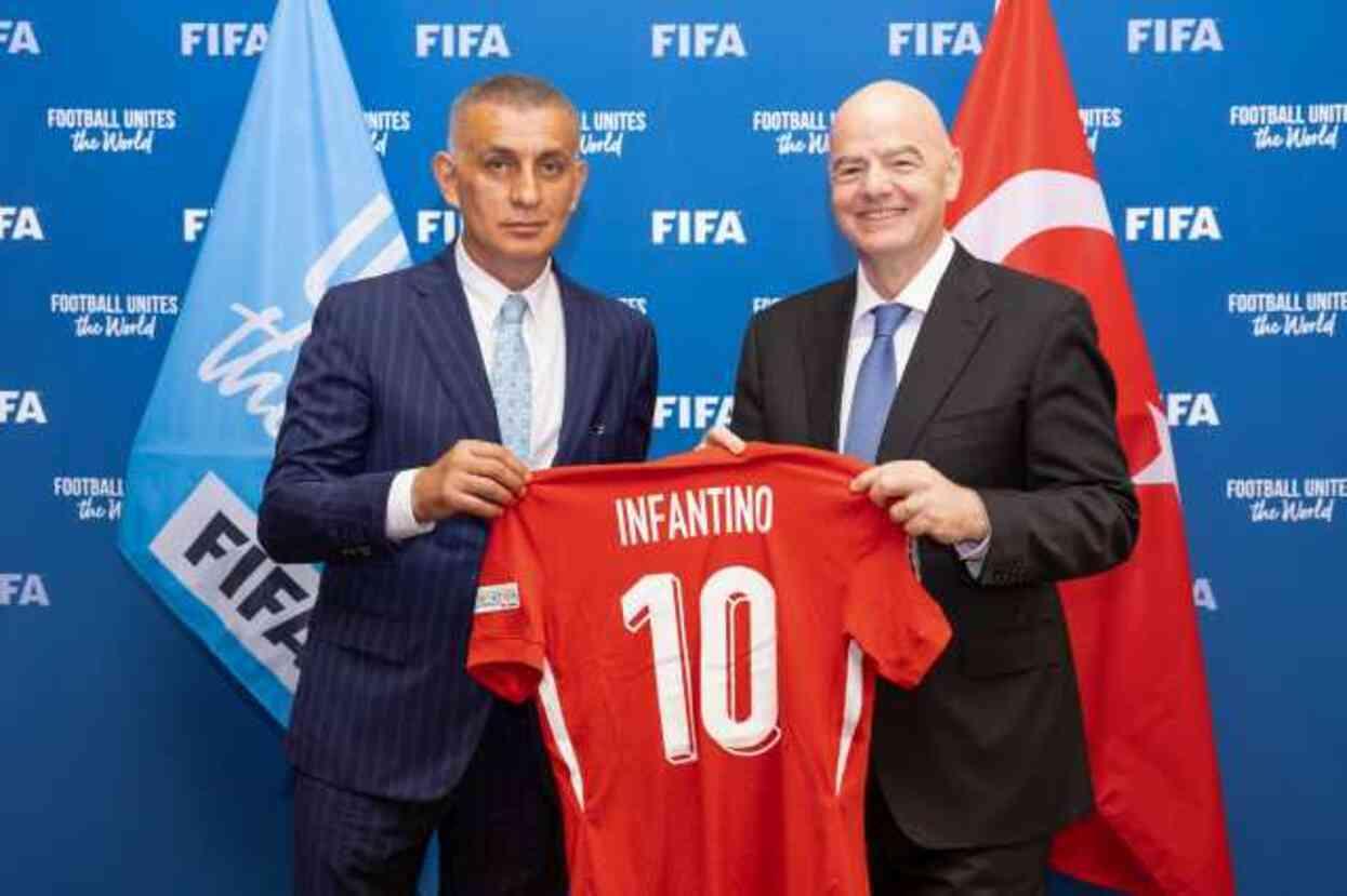 Türk futbolunu masaya yatırdılar! TFF Başkanı İbrahim Hacıosmanoğlu, FIFA Başkanı Infantino ile görüştü