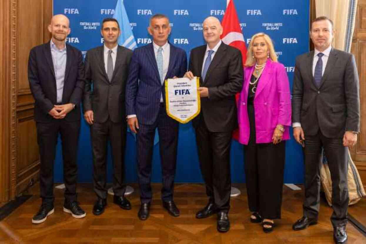 Türk futbolunu masaya yatırdılar! TFF Başkanı İbrahim Hacıosmanoğlu, FIFA Başkanı Infantino ile görüştü