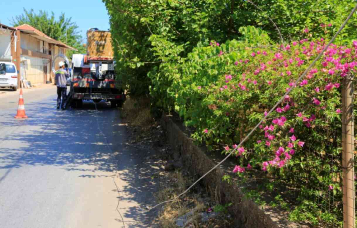 Evinin bahçe kapısında elektrik akımına kapıldı! Şans eseri ölümden döndü Evinin bahçe kapısında elektrik akımına kapıldı! Şans eseri ölümden döndü