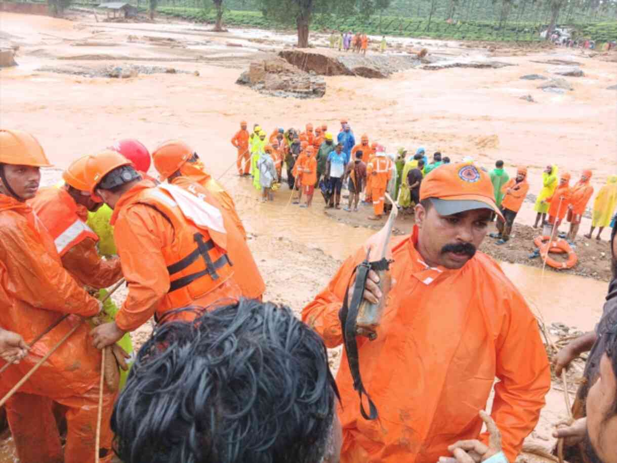 Hindistan'ın Kerala eyaletindeki toprak kaymalarında can kaybı 358'e çıktı Hindistan'ın Kerala eyaletindeki toprak kaymalarında can kaybı 358'e çıktı