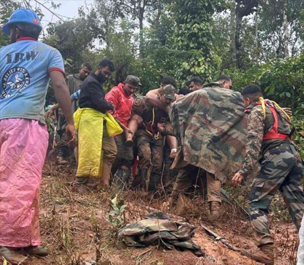Hindistan'ın Kerala eyaletindeki toprak kaymalarında can kaybı 358'e çıktı Hindistan'ın Kerala eyaletindeki toprak kaymalarında can kaybı 358'e çıktı