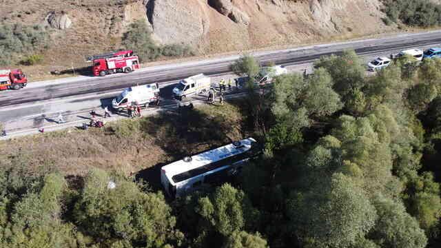 Yolcu otobüsü şarampole devrildi! 14 kişi hastaneye kaldırıldı