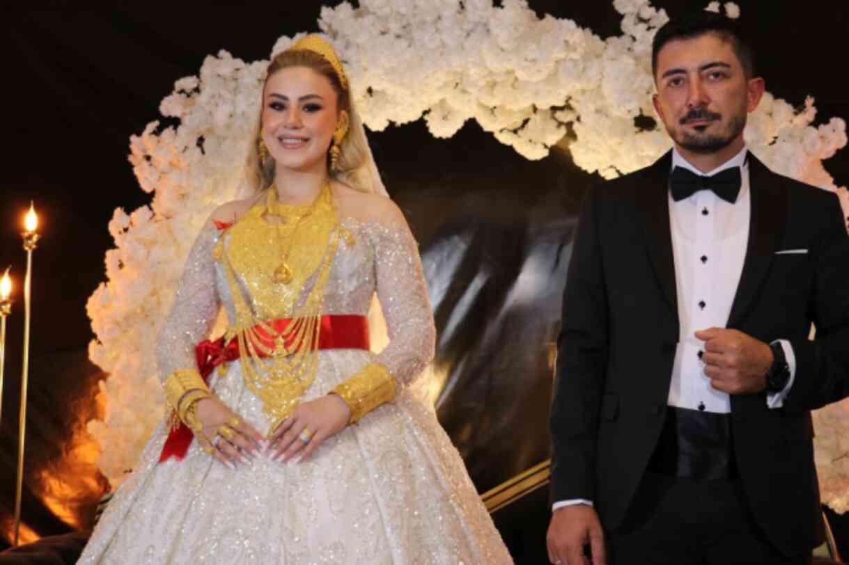 Aşiret düğününde paralar havada uçuştu! Geline 3 kilo altın, damada 3 milyon TL takıldı
