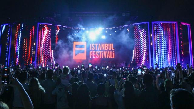 Dünyaca ünlü DJ Tiësto yarın İstanbul Festivali'nde!