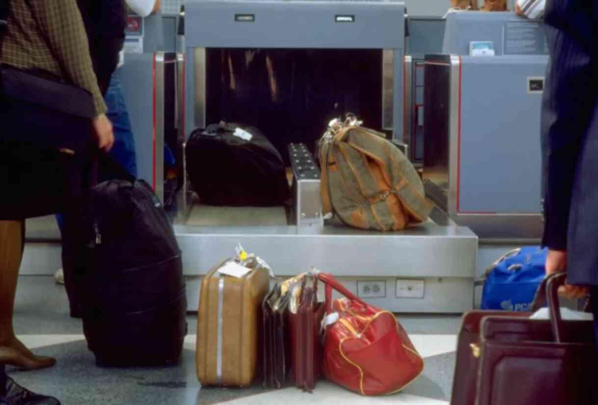 Chicago O'Hare Havalimanı'nda bagaj taşıma bandına sıkışan kadın, hayatını kaybetti