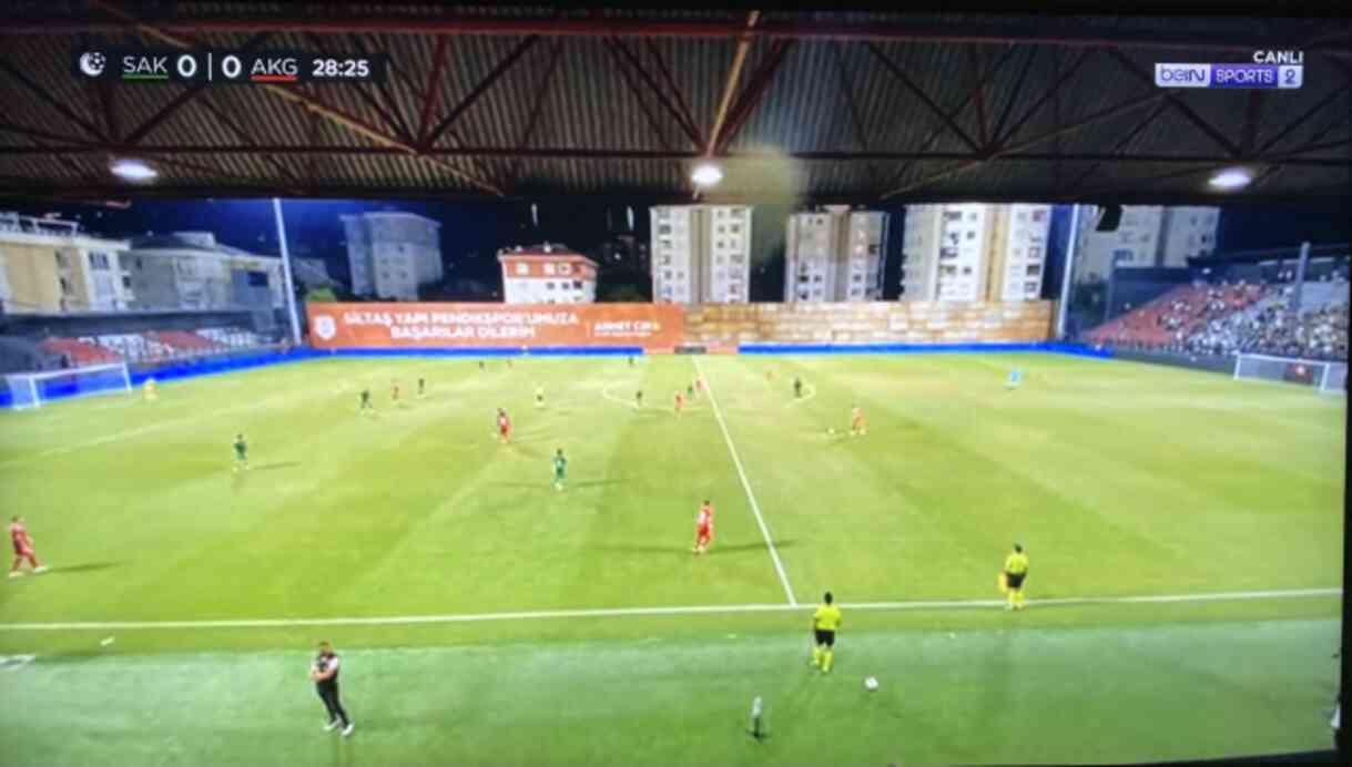 Türk futbolu böyle rezillik görmedi! Yayıncı kuruluş, 1. Lig'in açılış maçını cep telefonuyla çekti