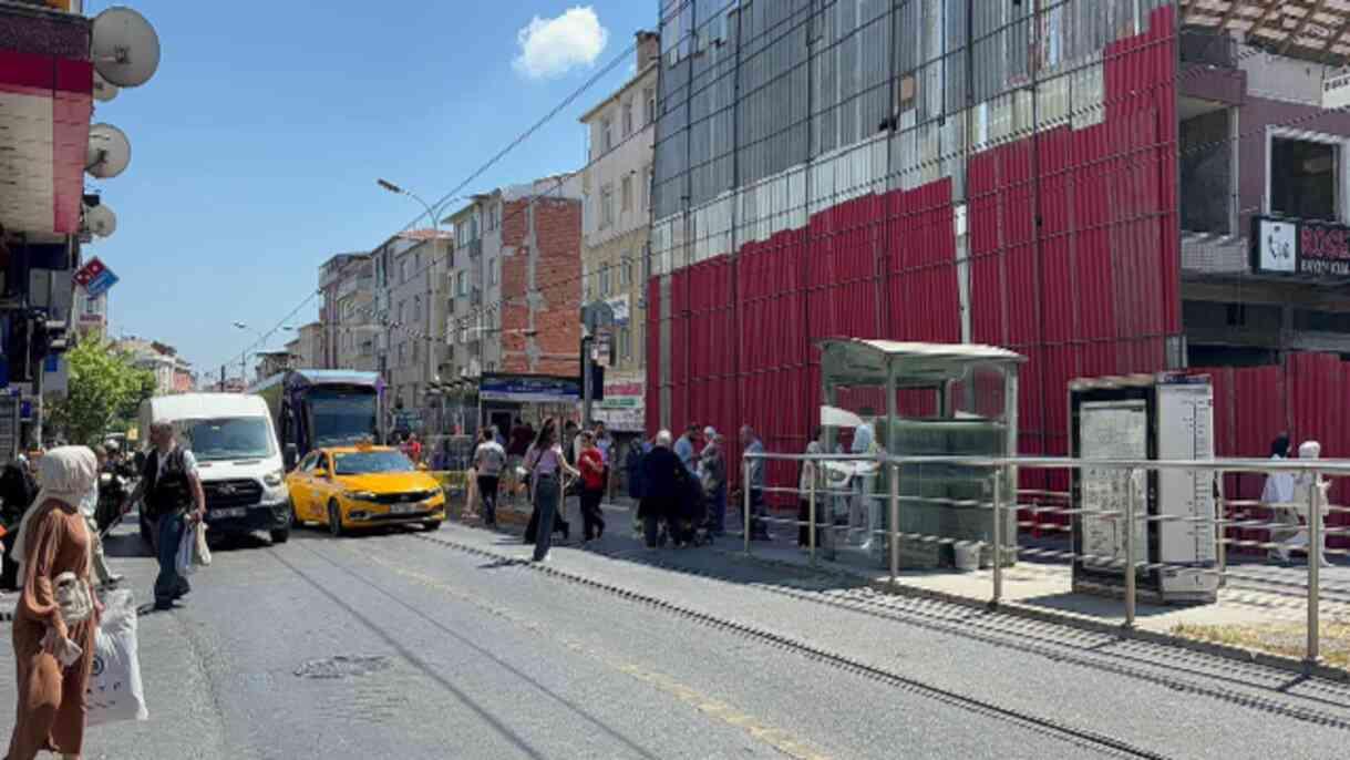 Soğanlı-Bağcılar tramvay seferleri bir binanın yıkılma tehlikesi nedeniyle durduruldu