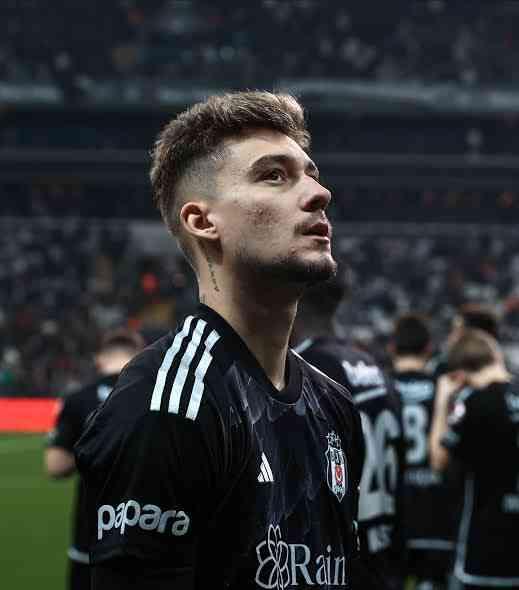 Van Bronchorst biletini kesti! Beşiktaş'ın yıldızı geldiği gibi gidiyor