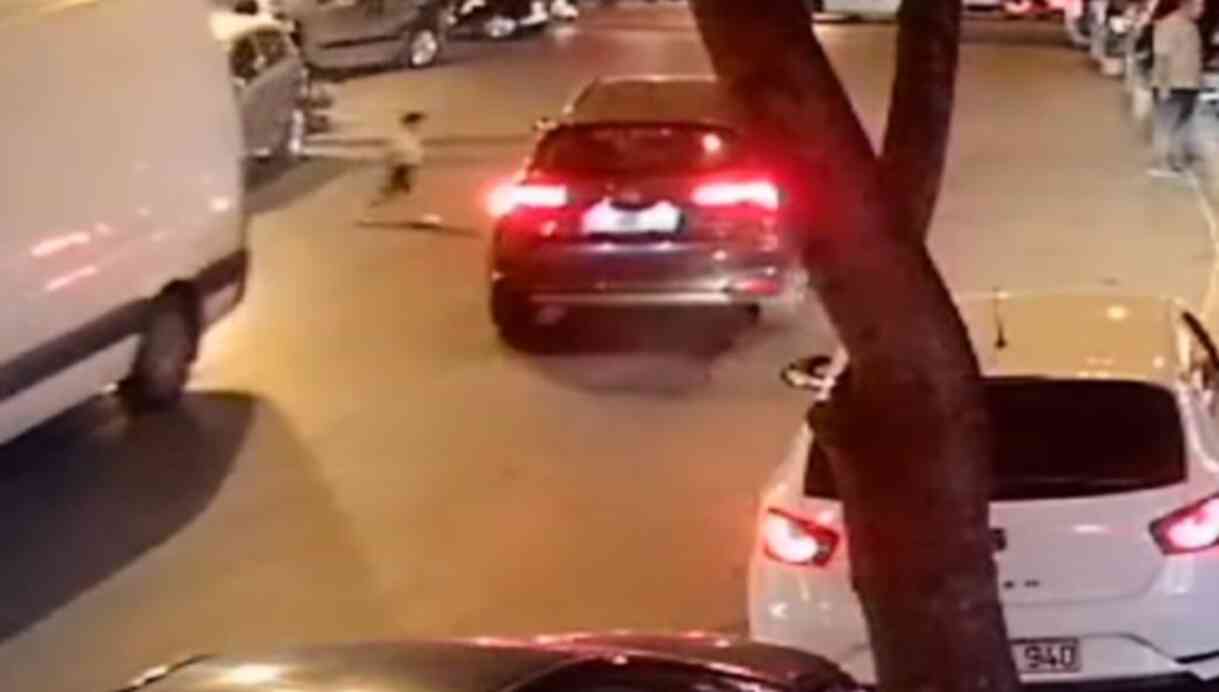 3 yaşındaki çocuk ezilerek can verdi! Aracı bırakıp kaçan sürücü kayıplara karıştı 3 yaşındaki çocuk ezilerek can verdi! Aracı bırakıp kaçan sürücü kayıplara karıştı