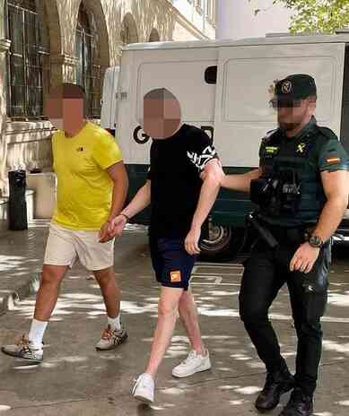 İspanya'da 18 yaşındaki İngiliz turiste toplu cinsel istismarda bulunan 8 kişi, tutuklandı