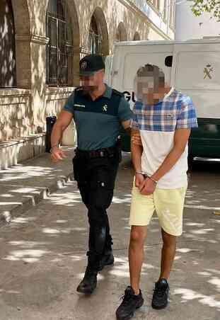 İspanya'da 18 yaşındaki İngiliz turiste toplu cinsel istismarda bulunan 8 kişi, tutuklandı