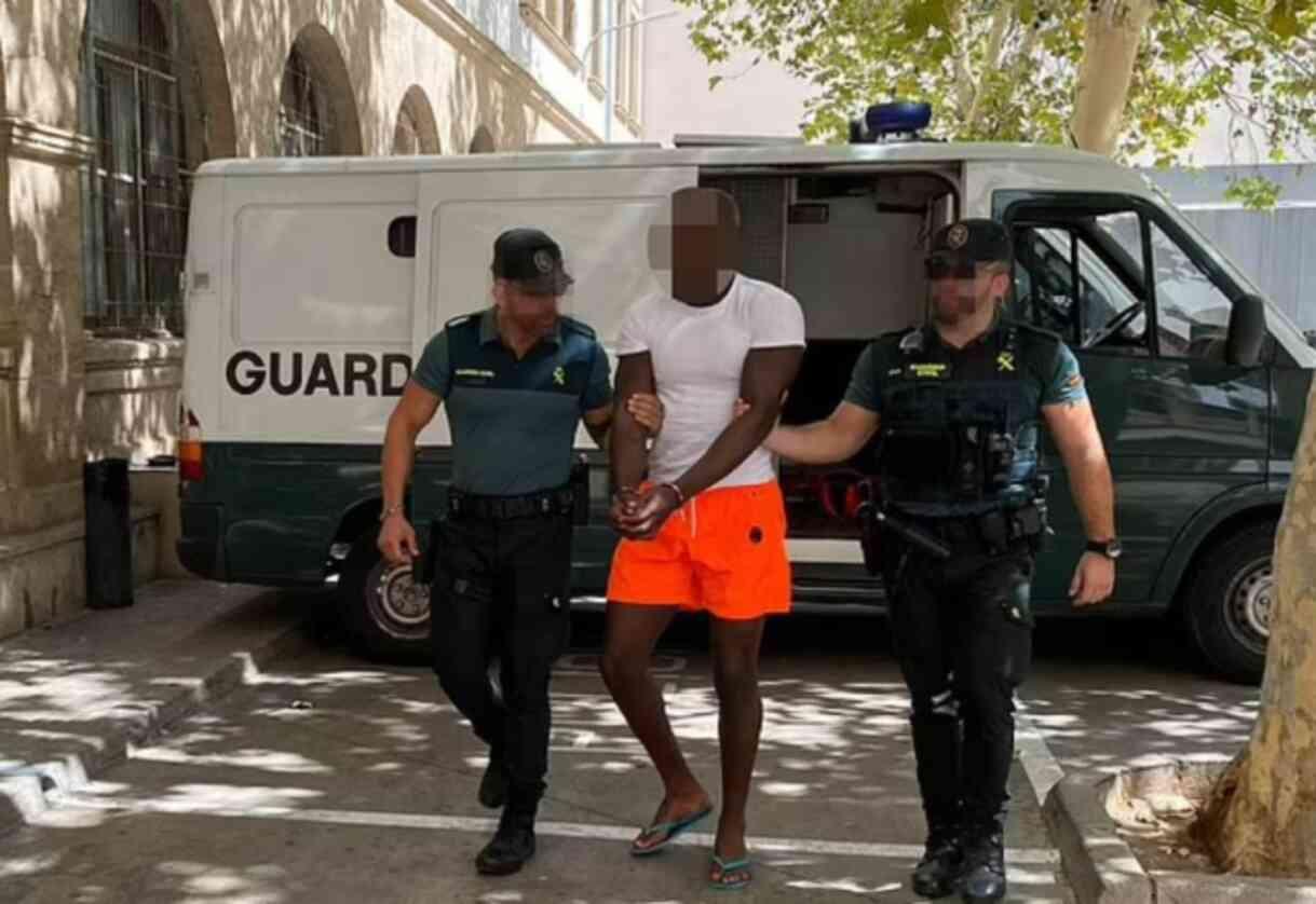 İspanya'da 18 yaşındaki İngiliz turiste toplu cinsel istismarda bulunan 8 kişi, tutuklandı