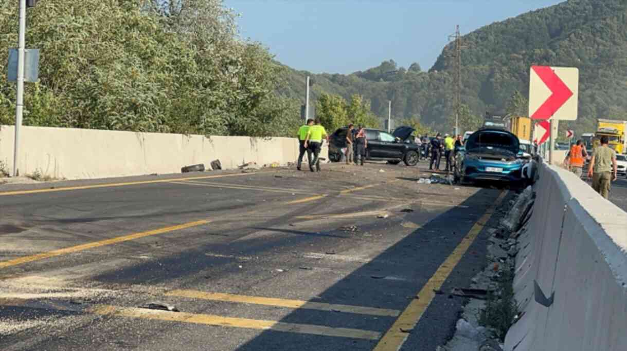 Bolu Dağı'nda zincirleme kaza: Tır sürücüsü yanarak can verdi, 7 kişi yaralandı