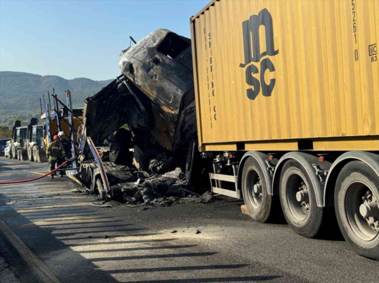 Bolu Dağı'nda zincirleme kaza: Tır sürücüsü yanarak can verdi, 7 kişi yaralandı