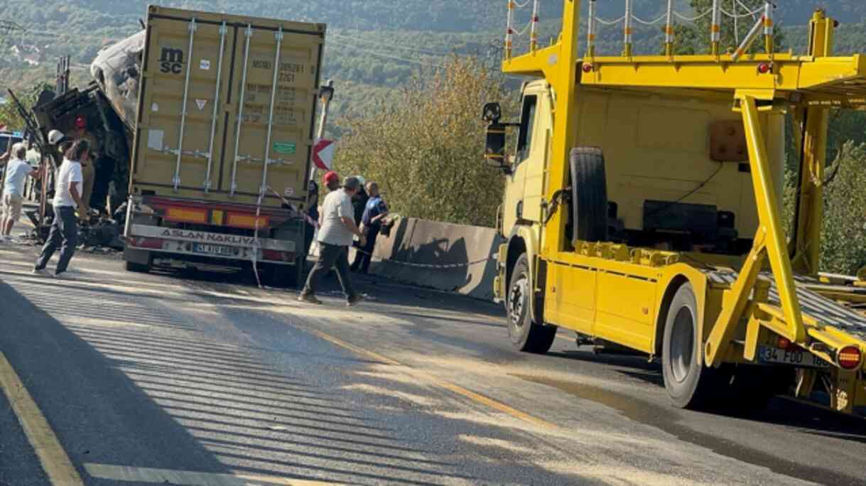 Bolu Dağı'nda zincirleme kaza: Tır sürücüsü yanarak can verdi, 7 kişi yaralandı