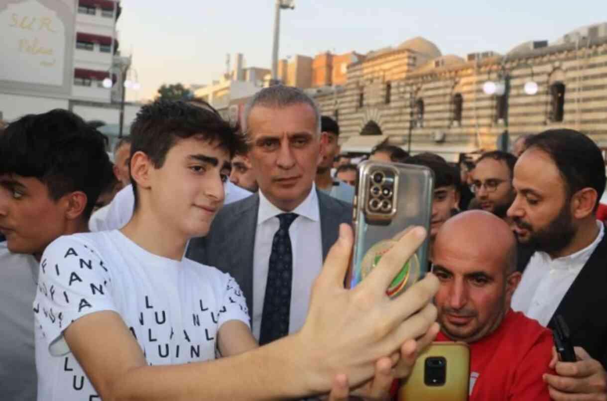 TFF Başkanı Hacıosmanoğlu, Amedspor'un yemeğinde! DEM'li başkanlara hediyesi geceye damga vurdu