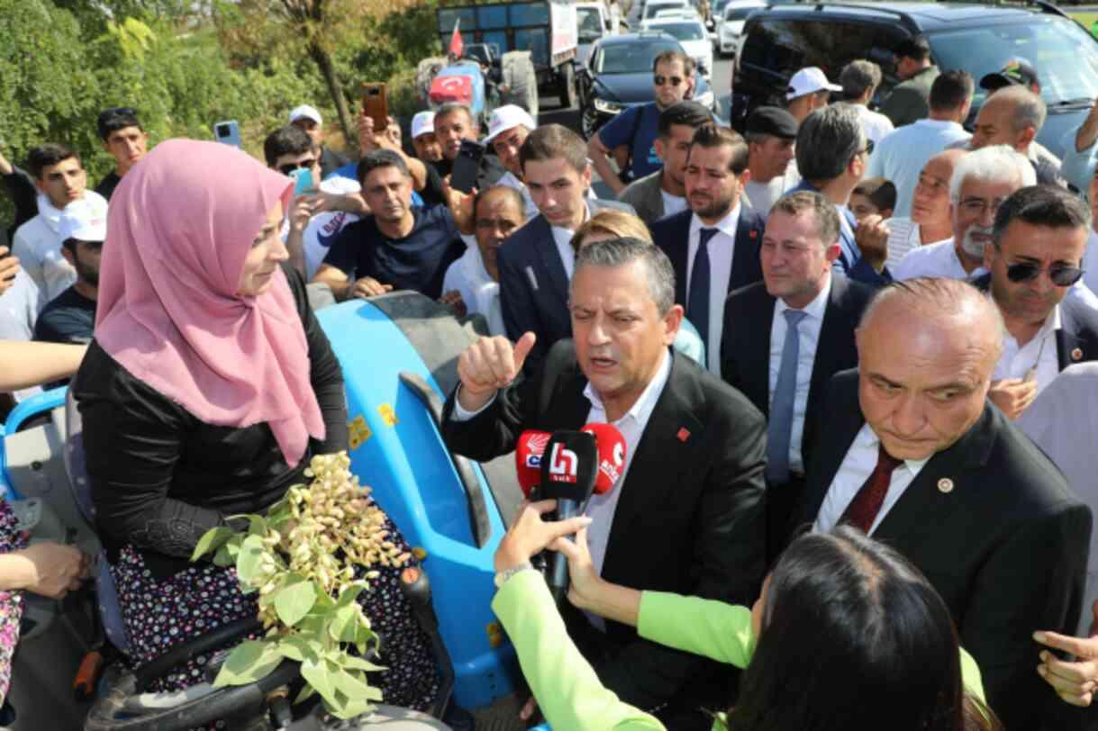 CHP'li başkanın eşi, kendini çiftçi olarak tanıtıp Özgür Özel'e dert yandı