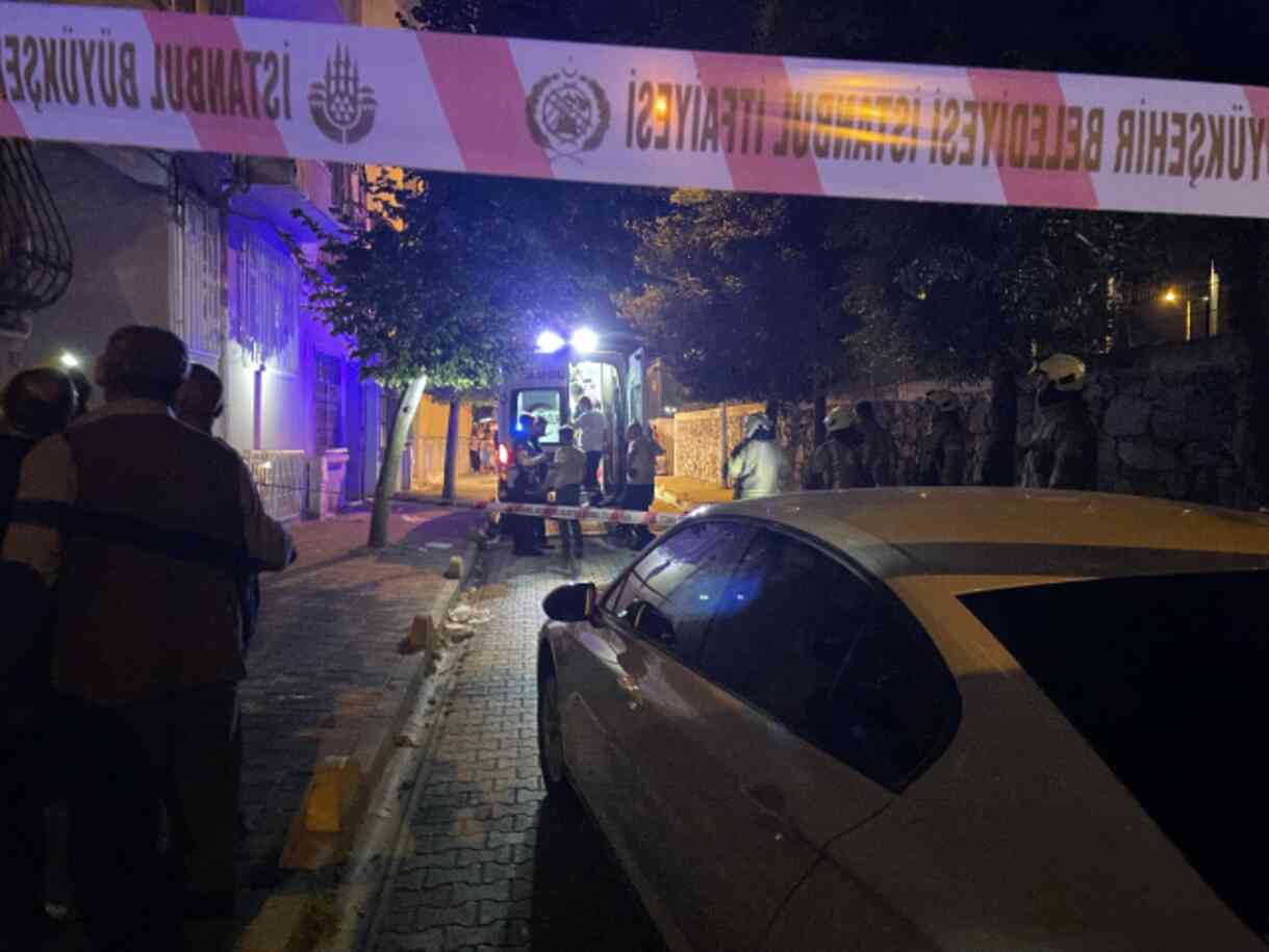 50. yıllık binada facia! Evinde oturan genç kız, bir anda kendini alt katta buldu 50. yıllık binada facia! Evinde oturan genç kız, bir anda kendini alt katta buldu