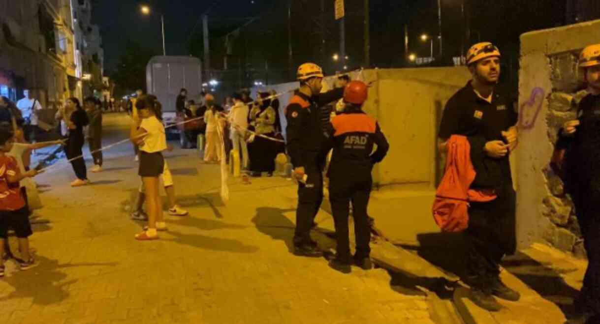 50. yıllık binada facia! Evinde oturan genç kız, bir anda kendini alt katta buldu 50. yıllık binada facia! Evinde oturan genç kız, bir anda kendini alt katta buldu