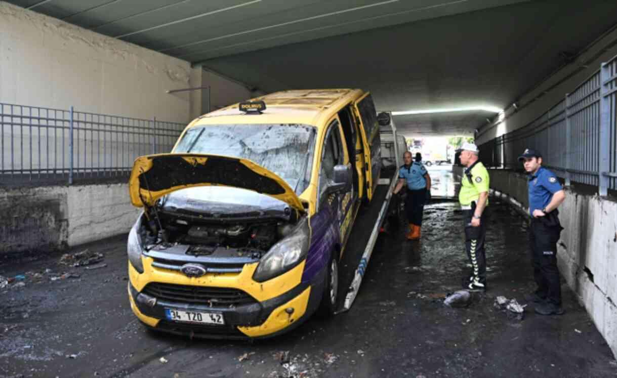 İstanbul'da beklenen sağanak ve dolu yağışı başladı! Feci görüntüler geliyor