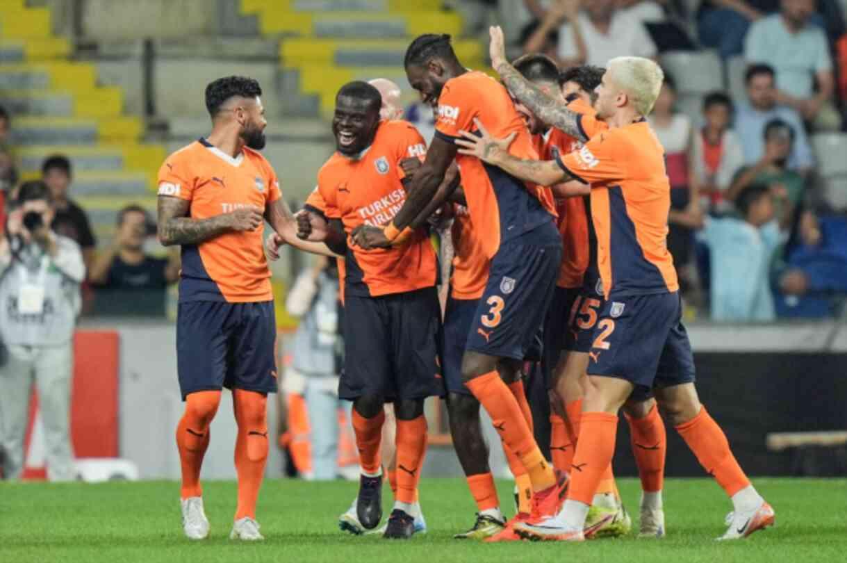 St Patrick's Athletic'i 2-0 yenen RAMS Başakşehir, UEFA Konferans Ligi'ne kaldı