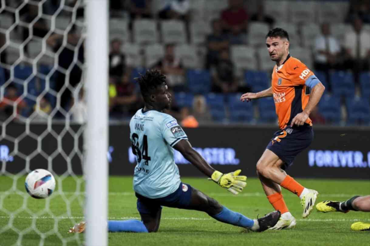 St Patrick's Athletic'i 2-0 yenen RAMS Başakşehir, UEFA Konferans Ligi'ne kaldı