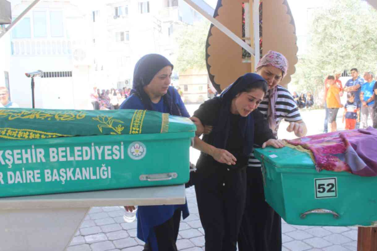 3 torunu katledilen dede konuştu! Cani baba, çocukları 'Özledim' diyerek İzmir'e çağırmış 3 torunu katledilen dede konuştu! Cani baba, çocukları 'Özledim' diyerek İzmir'e çağırmış