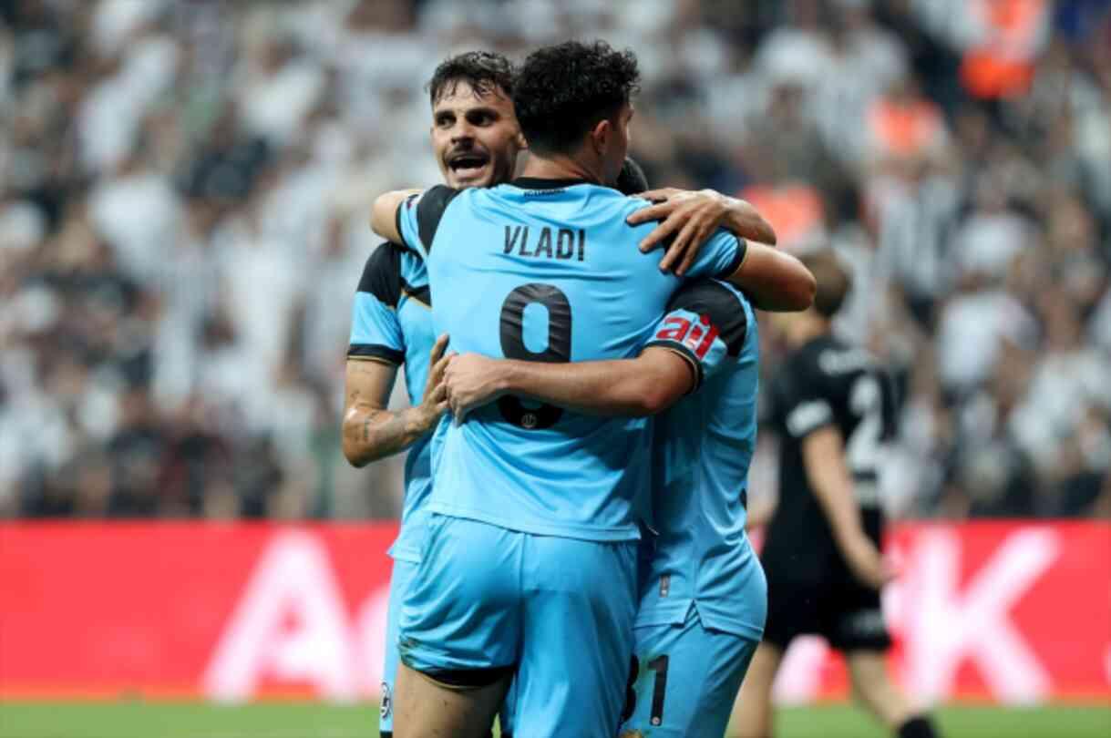 Beşiktaş, Lugano'yu 5-1 yenerek UEFA Avrupa Ligi'ne kaldı