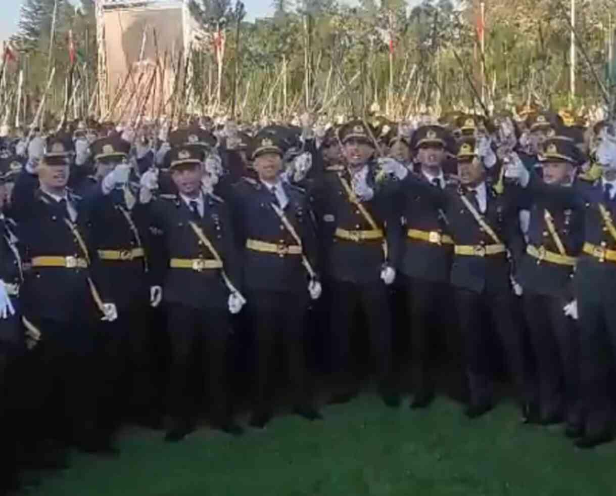 Kara Harp Okulu mezuniyet töreninde teğmenler 'Mustafa Kemal'in askerleriyiz' sloganı attı