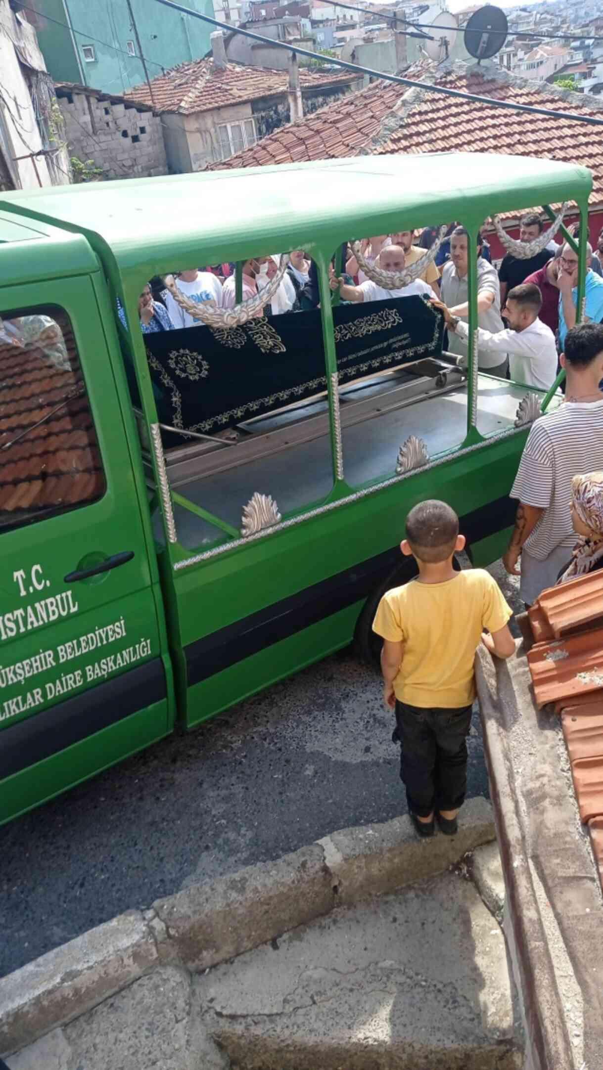 İstanbul'da kan donduran olay! Annesini katleden genç, günlerce cesediyle yaşadı