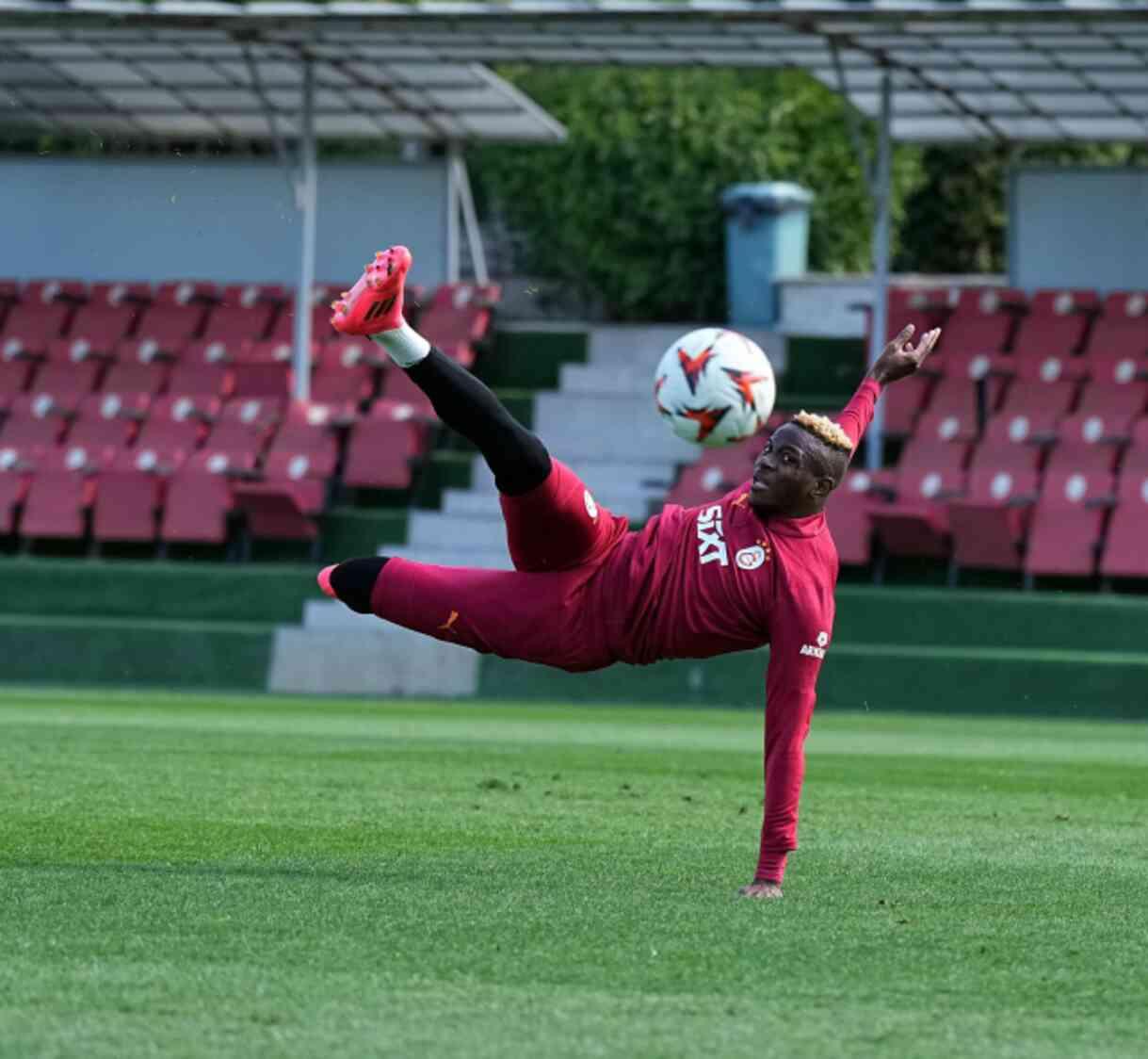 Victor Osimhen'den Florya'da olay hareket