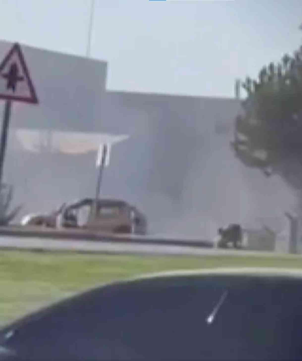 Ankara'daki çatışma anından ilk görüntüler! Silah sesleri canlı yayından böyle duyuldu Ankara'daki çatışma anından ilk görüntüler! Silah sesleri canlı yayından böyle duyuldu