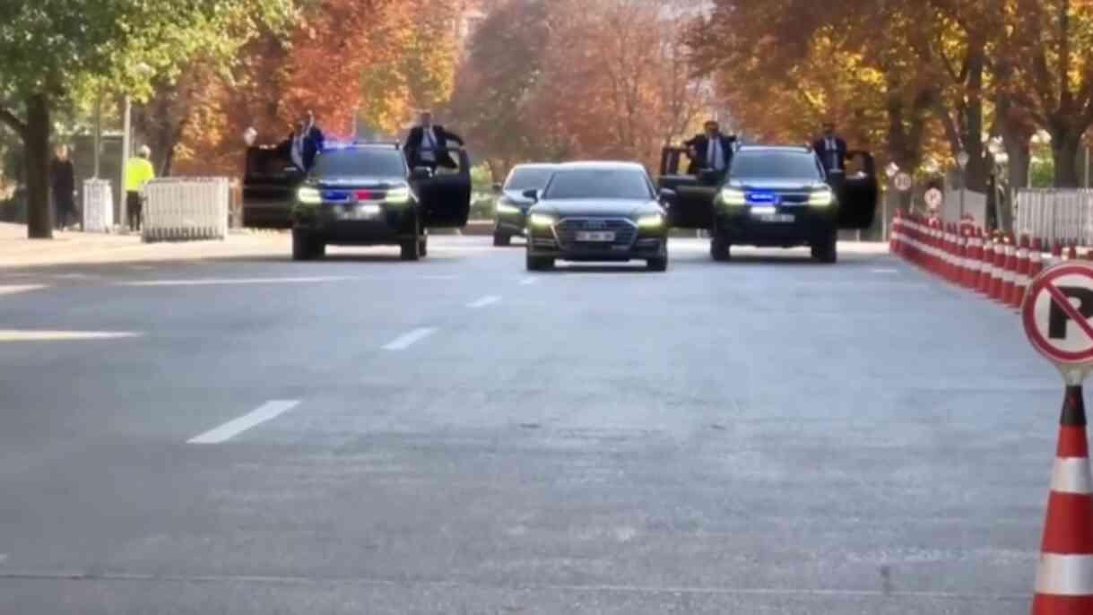 Bahçeli'ye kürsüden ip atan Müsavat Dervişoğlu, TBMM'ye de epey gösterişli girmiş