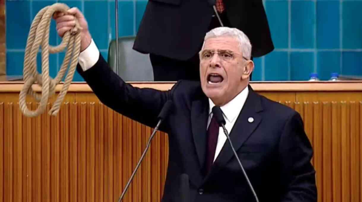 Bahçeli'ye kürsüden ip atan Müsavat Dervişoğlu, TBMM'ye de epey gösterişli girmiş