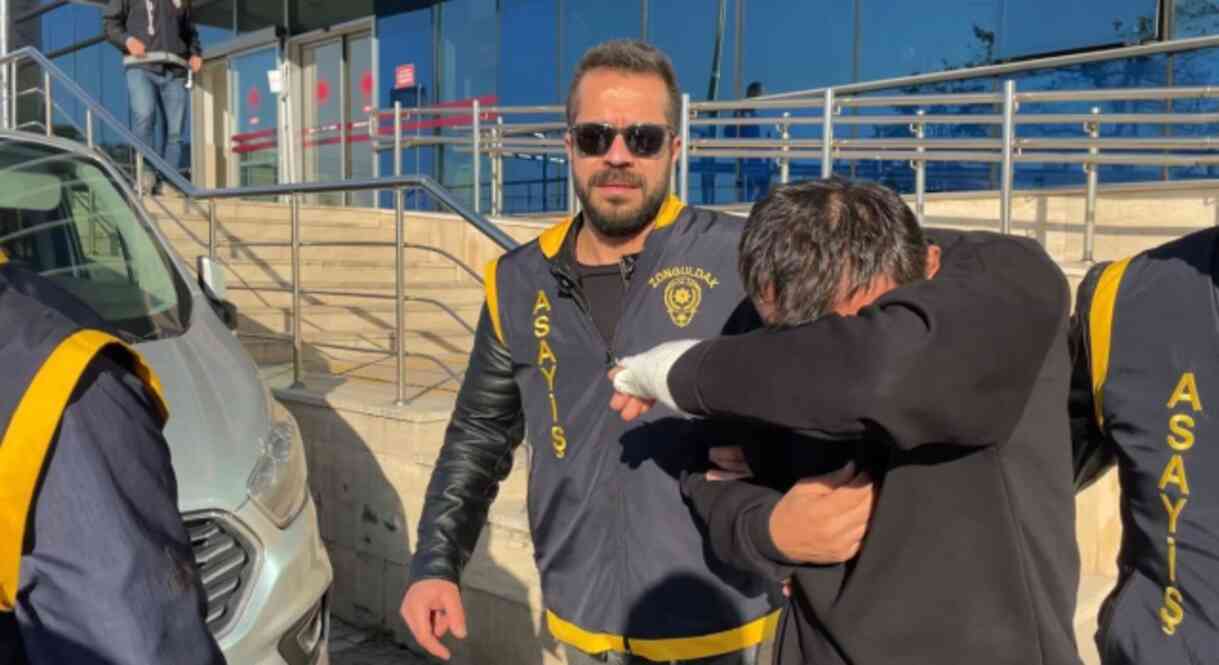 70 yaşındaki adam, 54 bıçak darbesiyle öldürüldü 70 yaşındaki adam, 54 bıçak darbesiyle öldürüldü